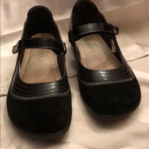 Naot black suede & leather size 39/8